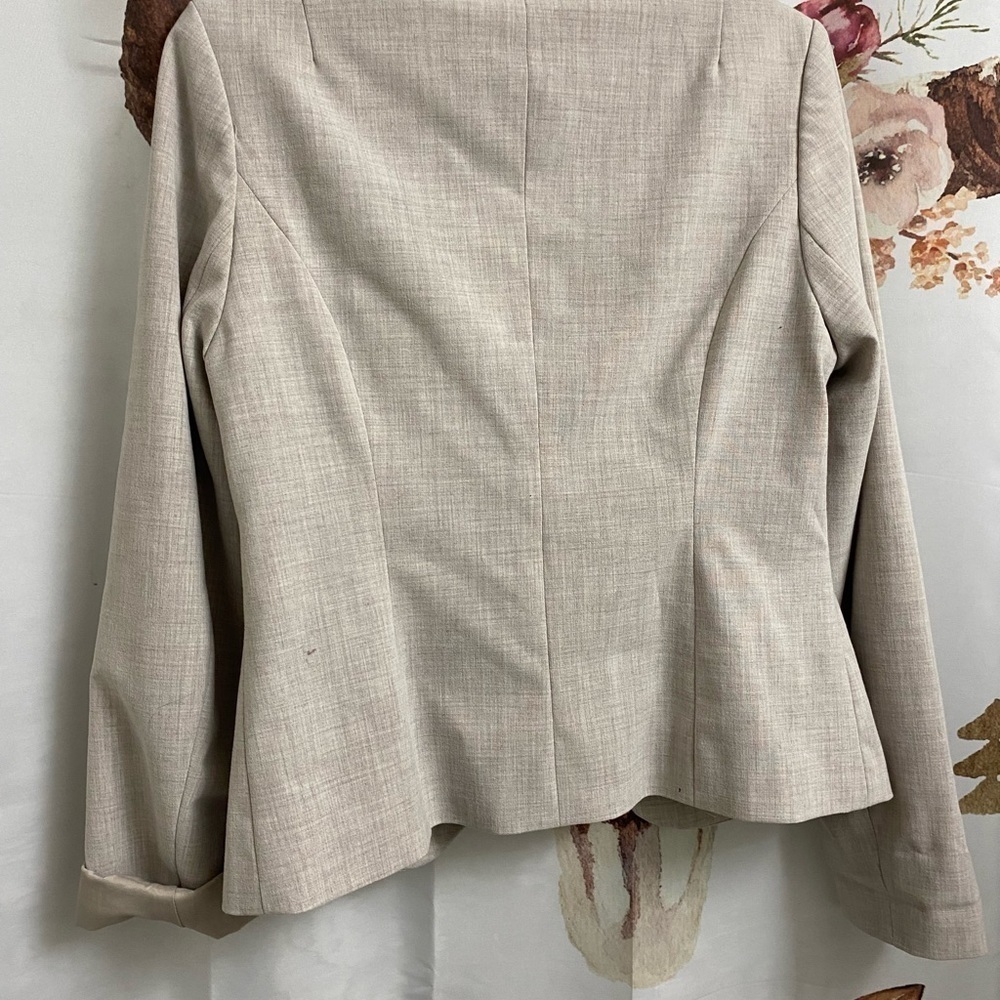Size 4 Isaac Mizrahi blazer​​​​​​​​​​ - Picture 4 of 8